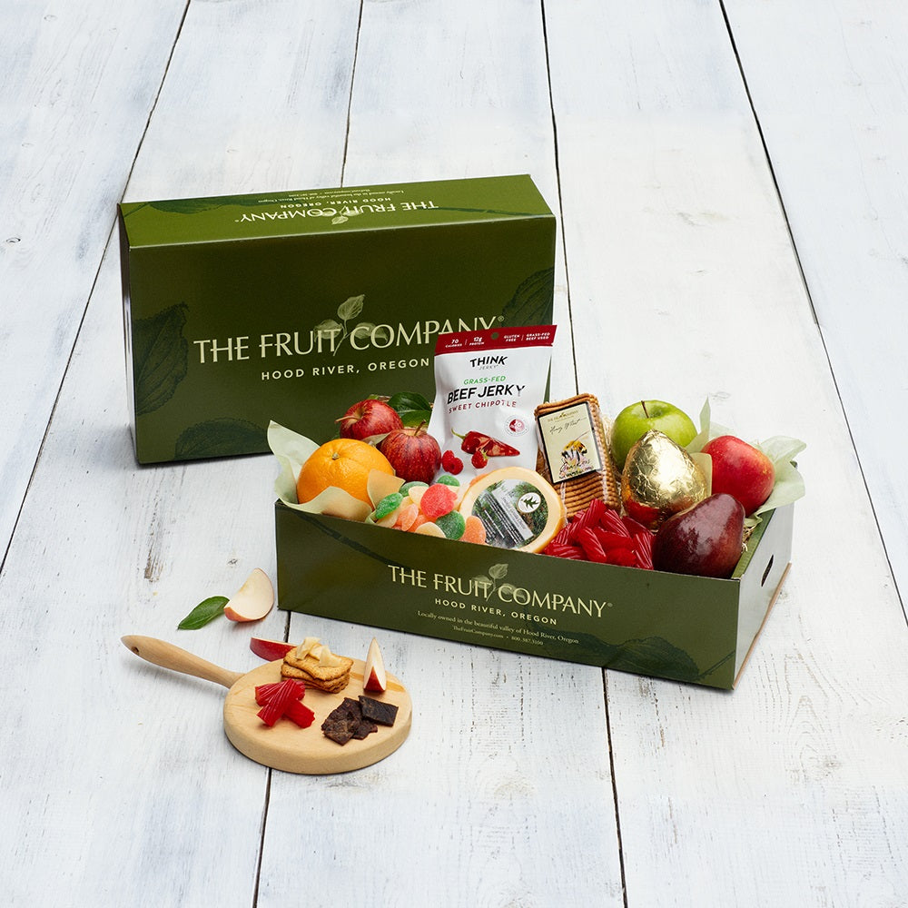Classic Gourmet Gift Box 7 pieces fruit Australian licorice jerky crackers cheese fruit chews